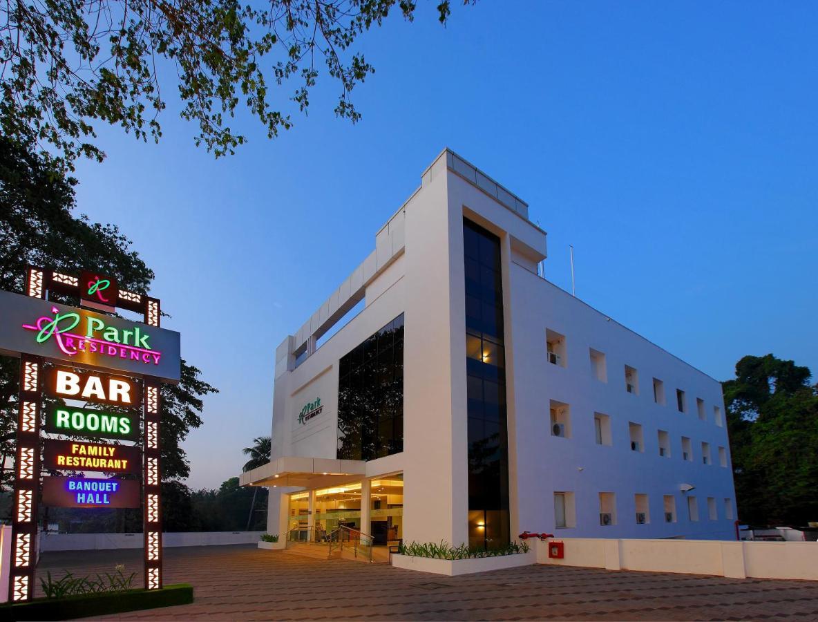 Hotel Park Residency Kuttiyadi Kuttyadi Exterior foto
